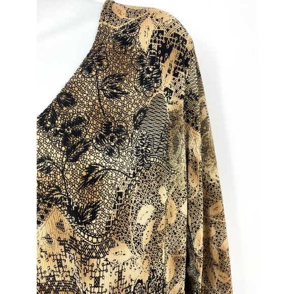 Plissé v-neck lettuce edge trim long sleeves blouse top - Picture 2 of 4